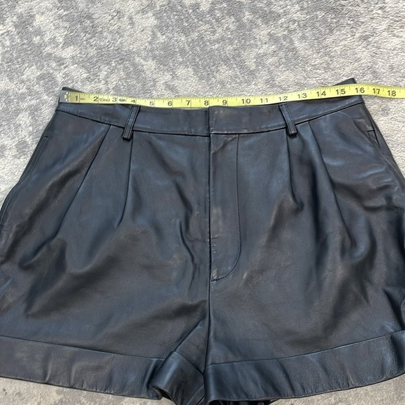 Alice + Olivia Conry Lamb Leather Cuffed Pleated Shorts High Rise Black - Picture 11 of 15